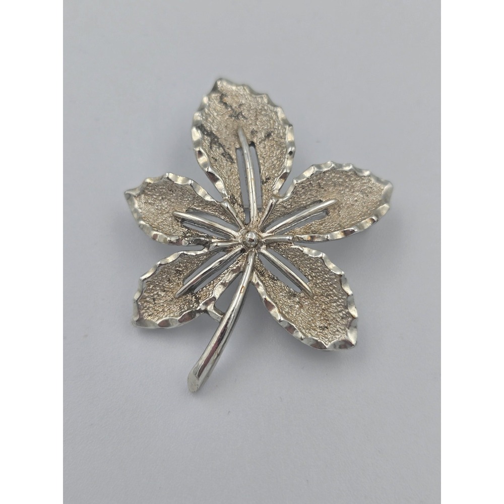 Vintage Sarah Coventry Silver Tone Textured Leaf Brooch Pin Costume Jewelry - Picture 2 of 6